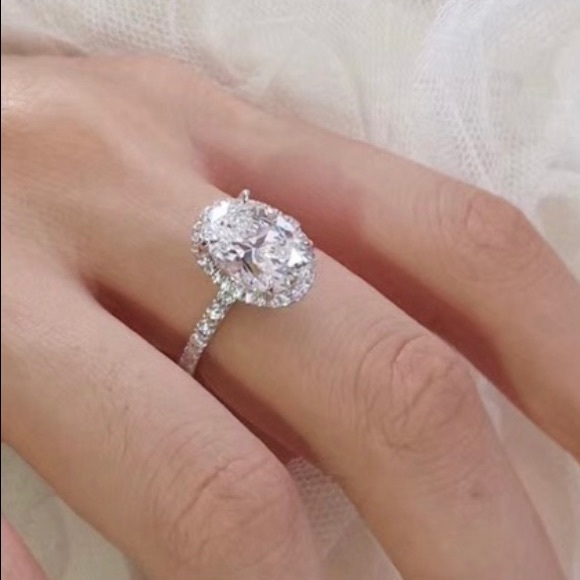 Gorgeous 5.8 Carat Cocktail Ring - Picture 2 of 5